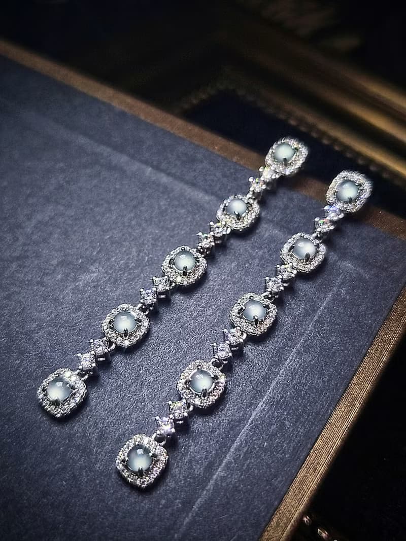 |藍剛女神|A貨翡翠冰玻藍剛蛋面3.5mm純銀鍍18k奢華豪鑲多顆耳環