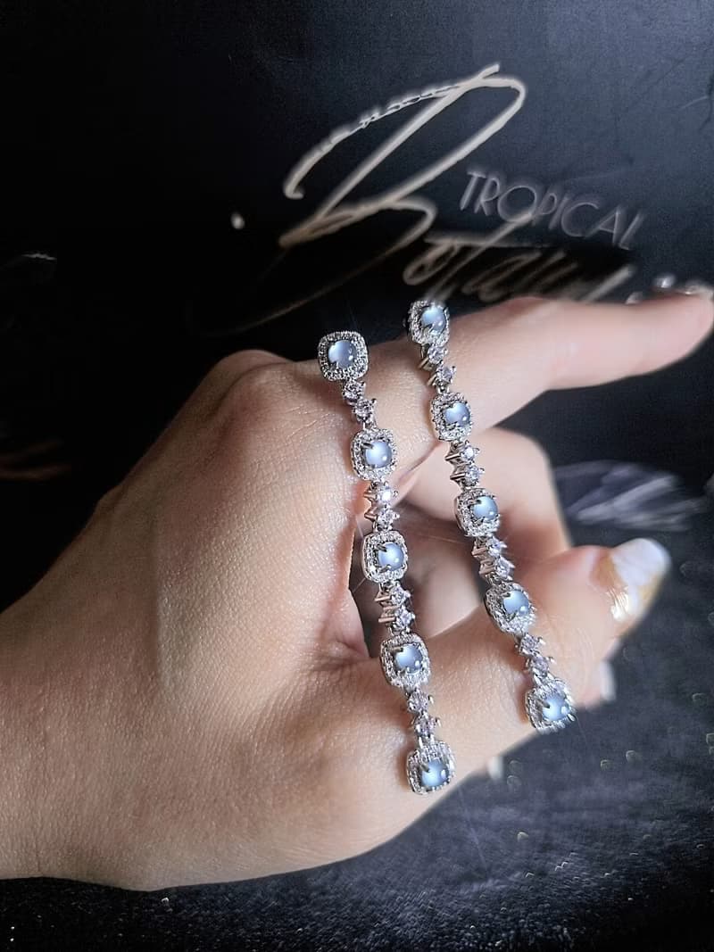 |藍剛女神|A貨翡翠冰玻藍剛蛋面3.5mm純銀鍍18k奢華豪鑲多顆耳環
