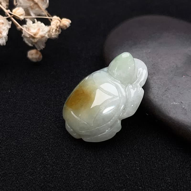 【吉祥‧長壽】飄黃花翡翠烏龜吊飾 | 天然緬甸玉翡翠A貨 | 送禮