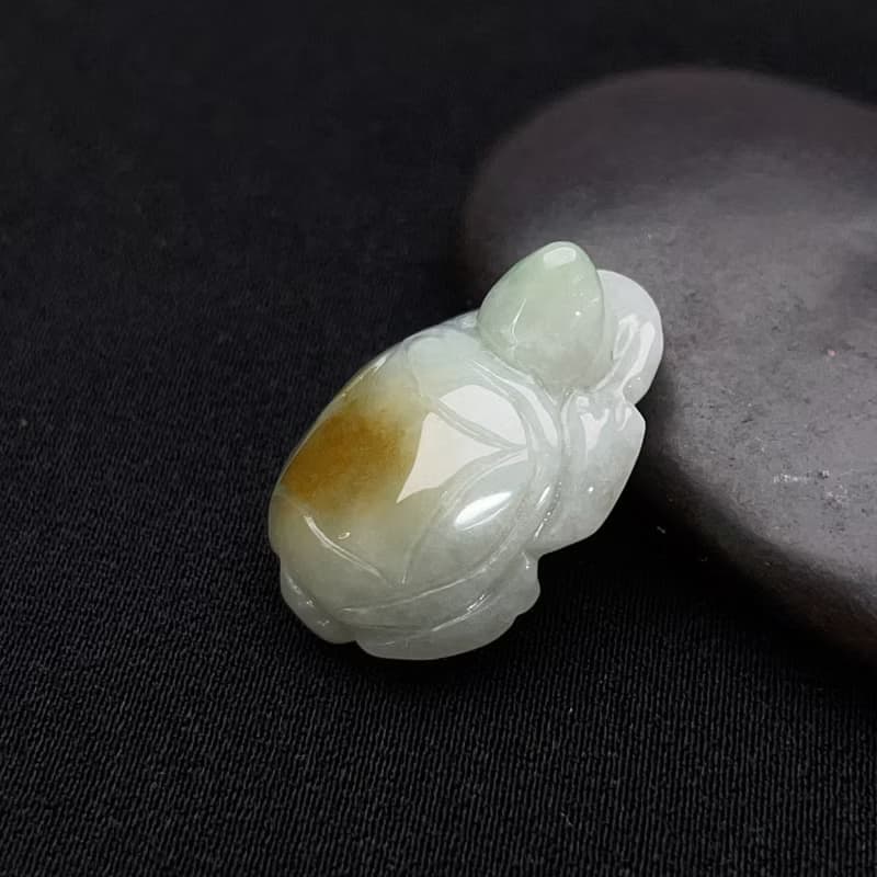 【吉祥‧長壽】飄黃花翡翠烏龜吊飾 | 天然緬甸玉翡翠A貨 | 送禮