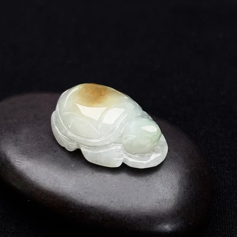 【吉祥‧長壽】飄黃花翡翠烏龜吊飾 | 天然緬甸玉翡翠A貨 | 送禮
