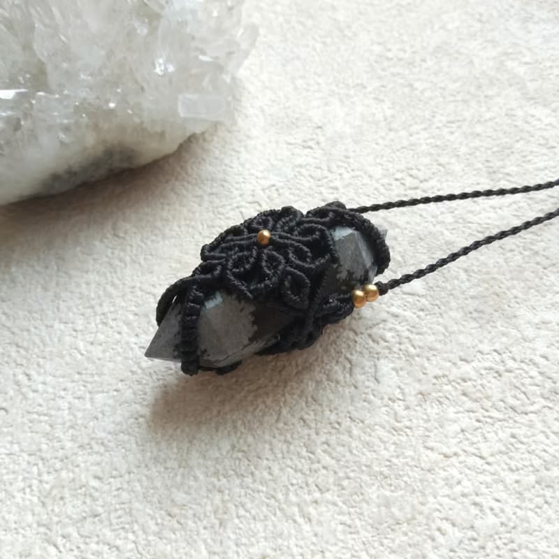 曼荼羅。雪花黑曜石。雙尖水晶柱。南美巴西蠟線編織項鍊