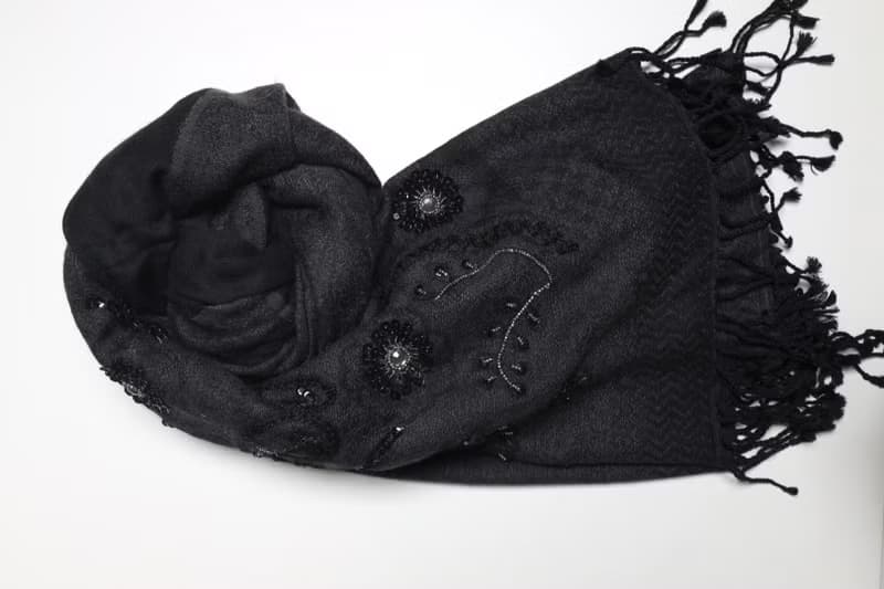 【精品禮盒】釘珠喀什米爾水煮羊毛刺繡圍巾披肩拼透紗純黑色蕾絲