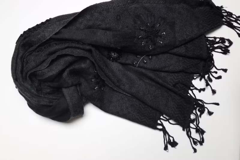 【精品禮盒】釘珠喀什米爾水煮羊毛刺繡圍巾披肩拼透紗純黑色蕾絲