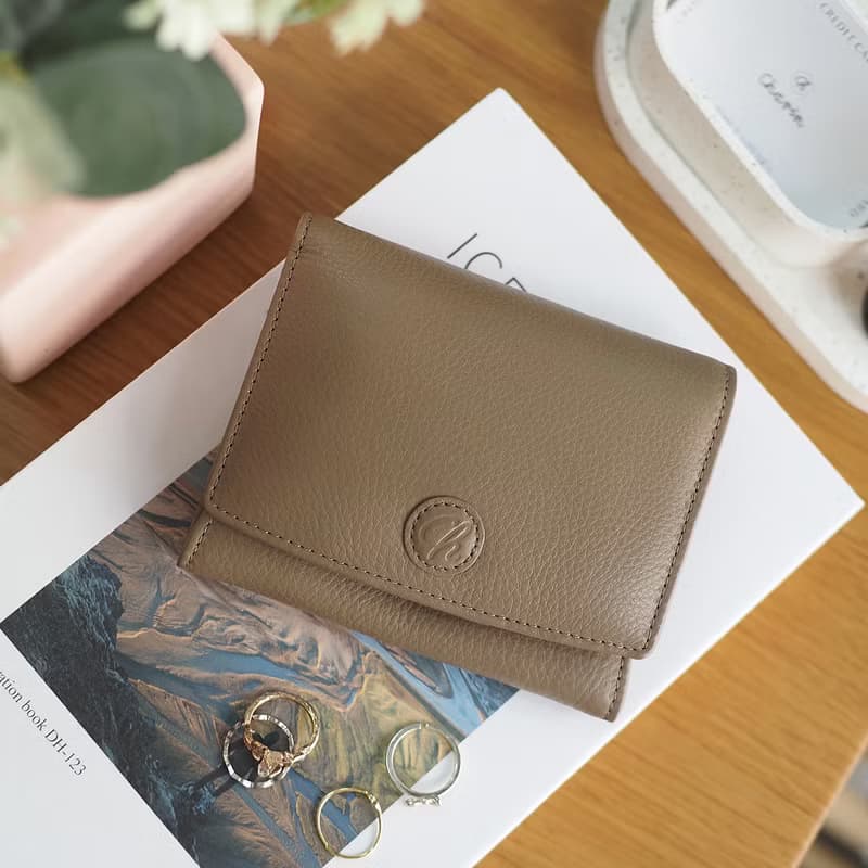 Stella (Peanut) : Short wallet, Leather wallet, folded wallet, soft cow leather