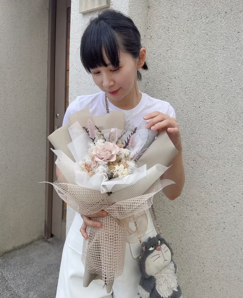 永生玫瑰花束_奶昔香草_裸色_奶茶色
