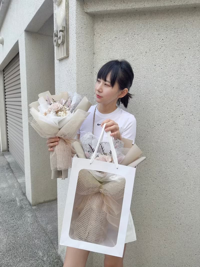 永生玫瑰花束_奶昔香草_裸色_奶茶色