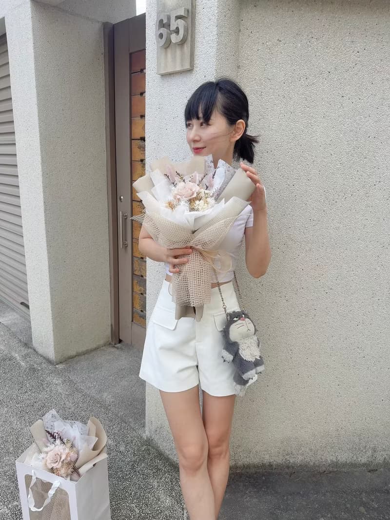 永生玫瑰花束_奶昔香草_裸色_奶茶色