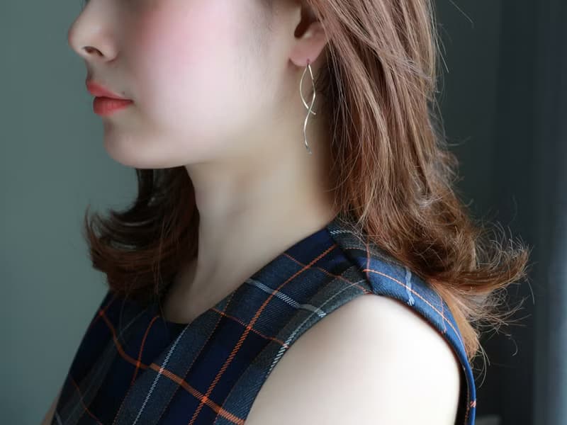 SV935(Argentium)-twist curve pierced earrings