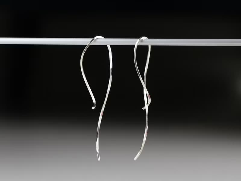 SV935(Argentium)-twist curve pierced earrings