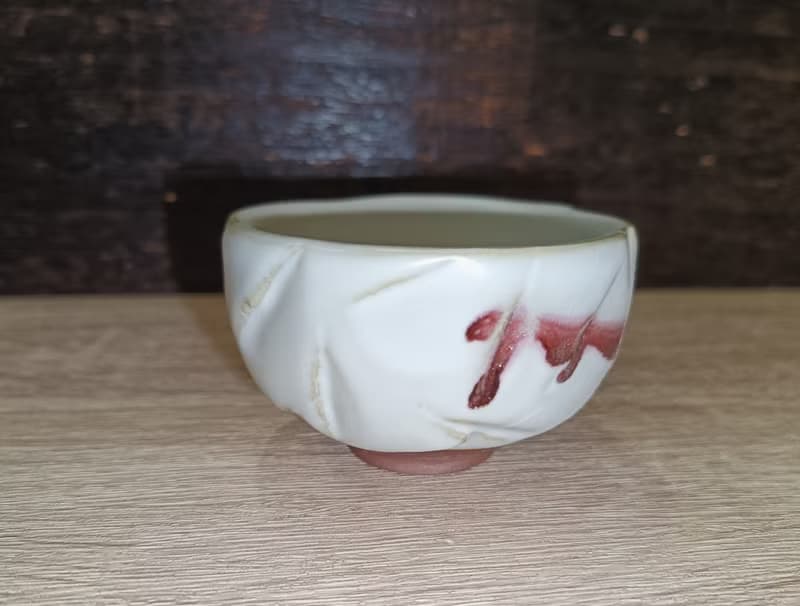 汝白釉手作刀削茶杯-鶯歌陶藝家李玟叡