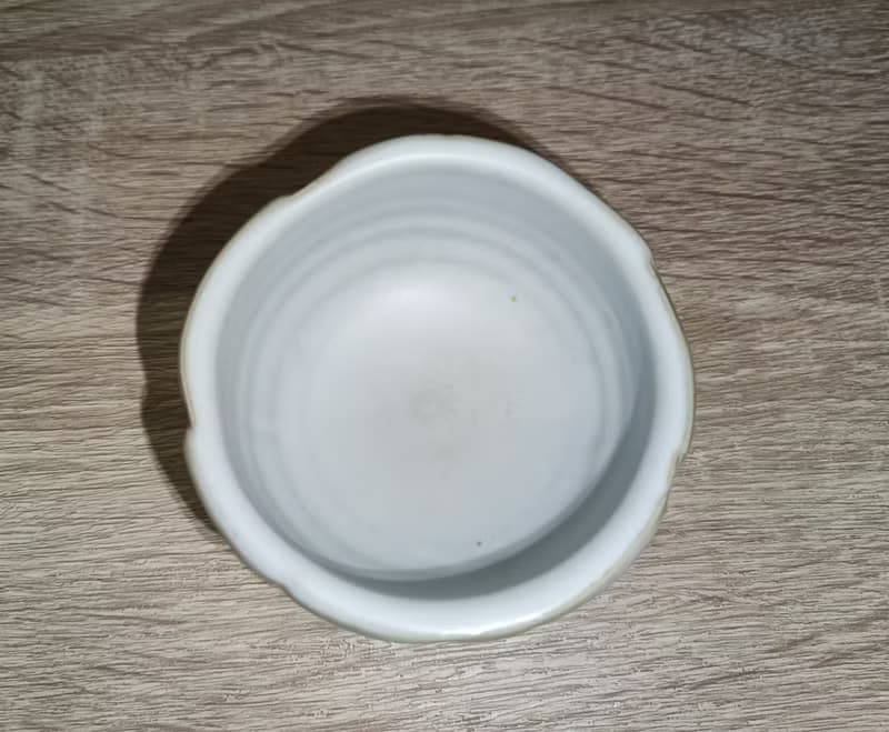 汝白釉手作刀削茶杯-鶯歌陶藝家李玟叡