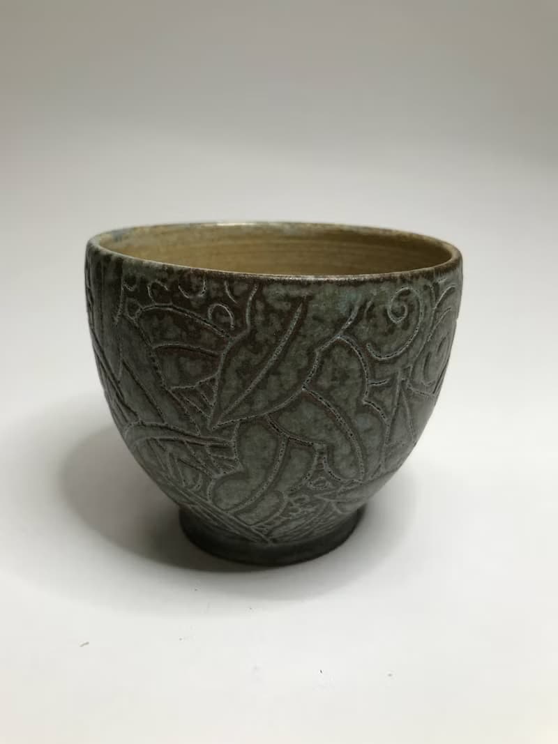 曾永鴻  灰釉刻花杯