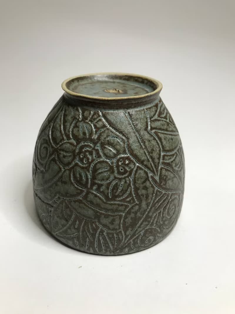 曾永鴻  灰釉刻花杯