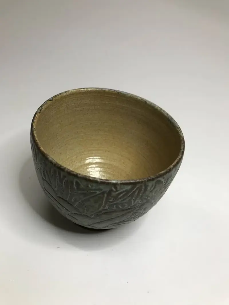 曾永鴻  灰釉刻花杯