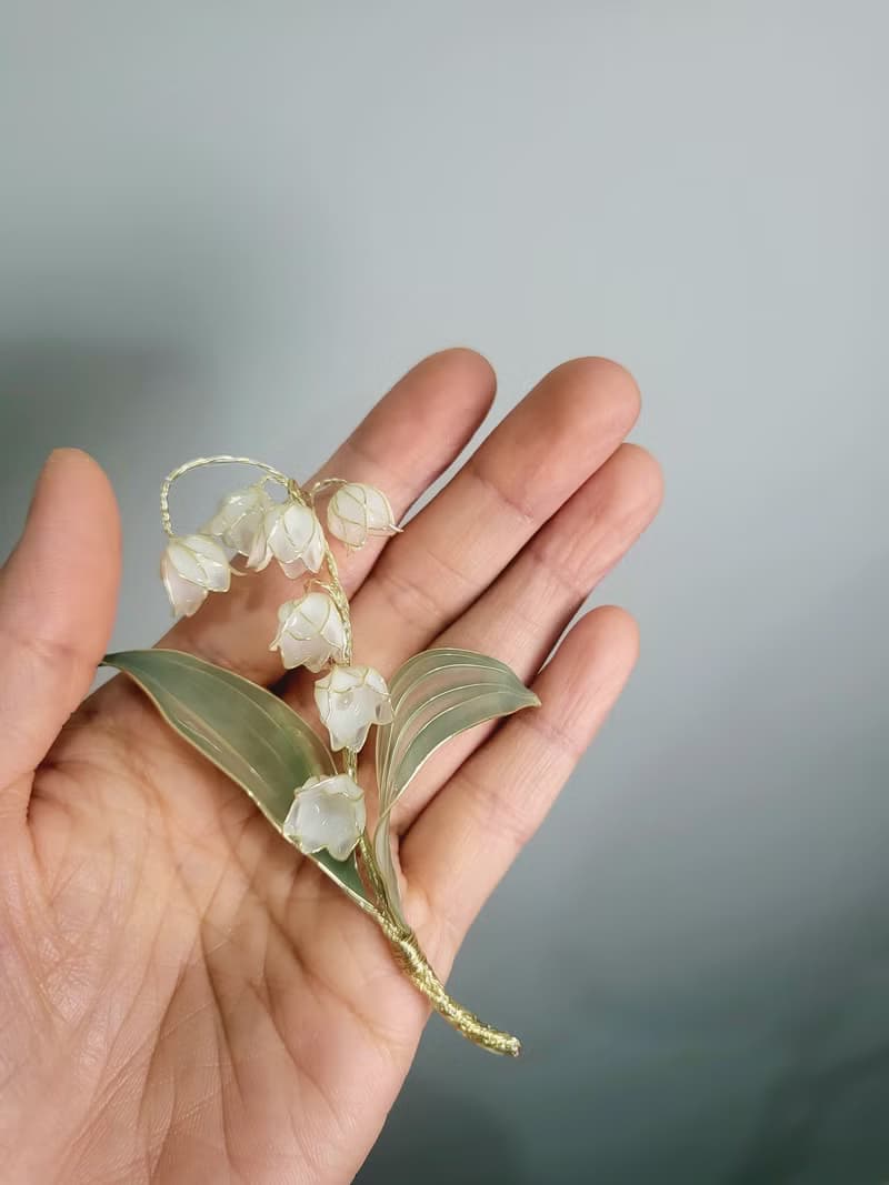 鈴蘭。胸針。沾浸藝術花。飾物。生日禮物