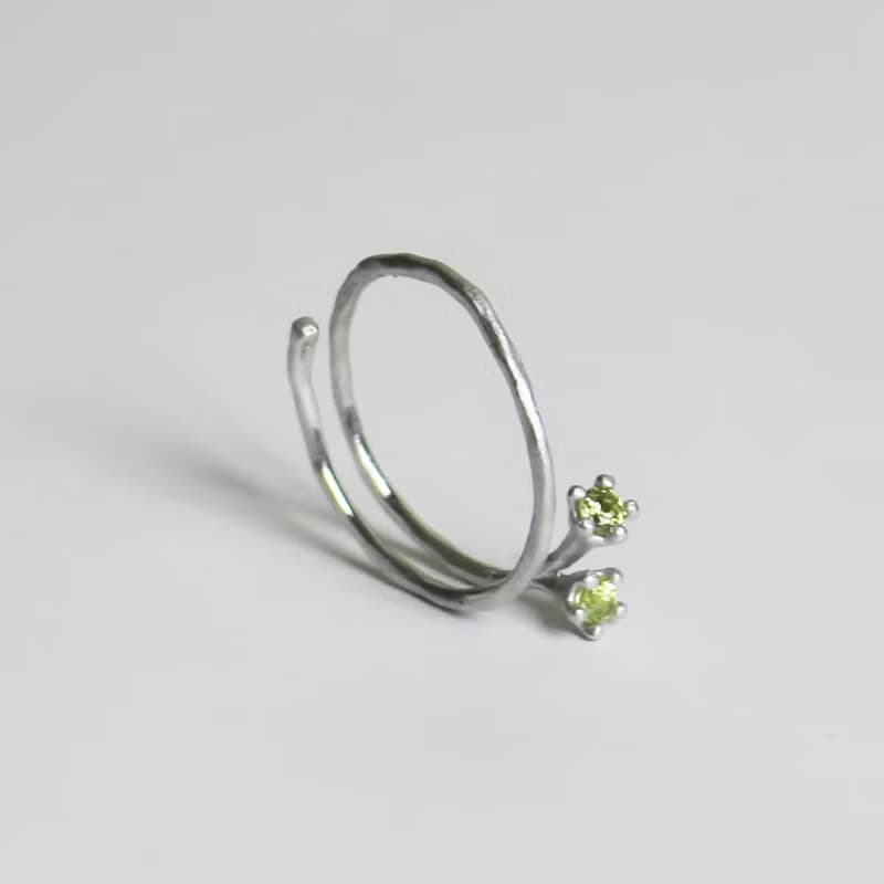 Little Mollis Ring (Peridot) sand blast finishing
