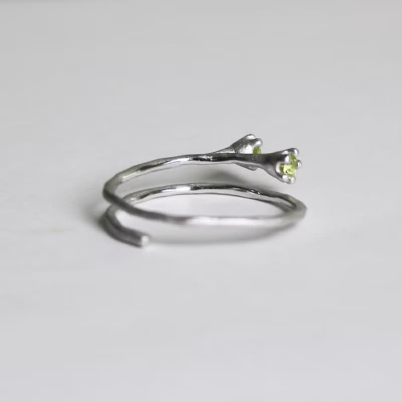 Little Mollis Ring (Peridot) sand blast finishing
