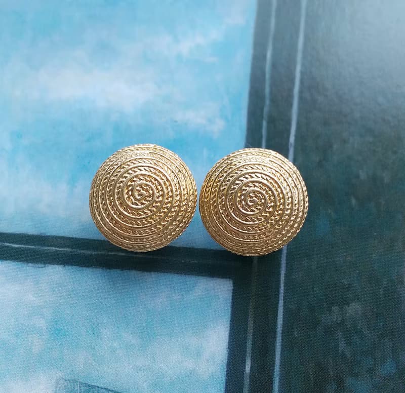 Vintage Jewelry 西洋古董飾品 AVON 金炫渦 金色調 夾式耳環