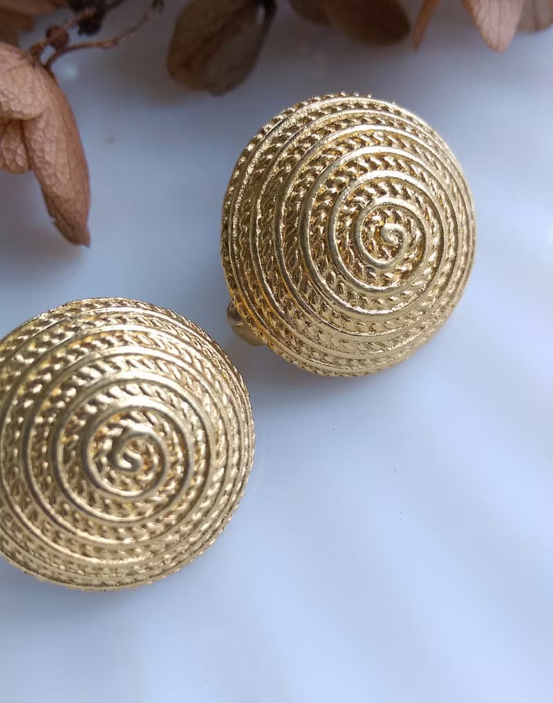 Vintage Jewelry 西洋古董飾品 AVON 金炫渦 金色調 夾式耳環