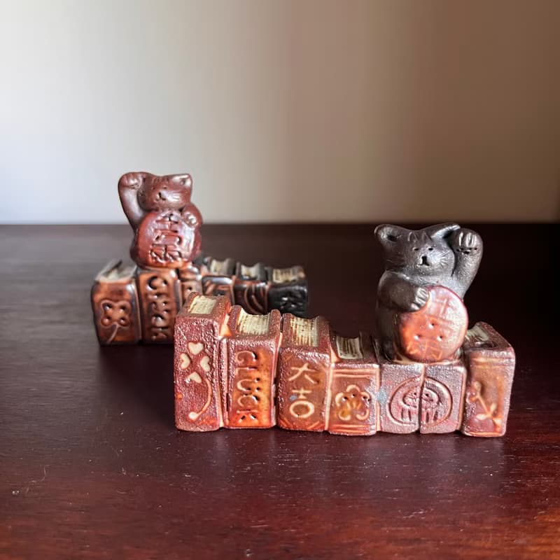 招財貓之書中自有黃金屋 / 線香立 / 貓鬍鬚收納 / 陶