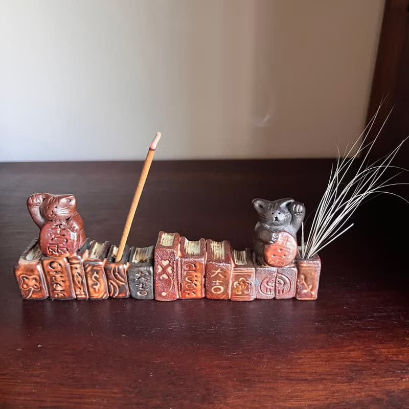 招財貓之書中自有黃金屋 / 線香立 / 貓鬍鬚收納 / 陶