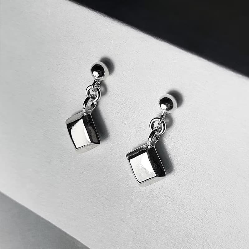 (925 Sterling Silver) Simple Diamond Charm Earring