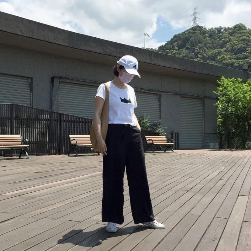 白色小皇冠繡珠棉質T-Shirt