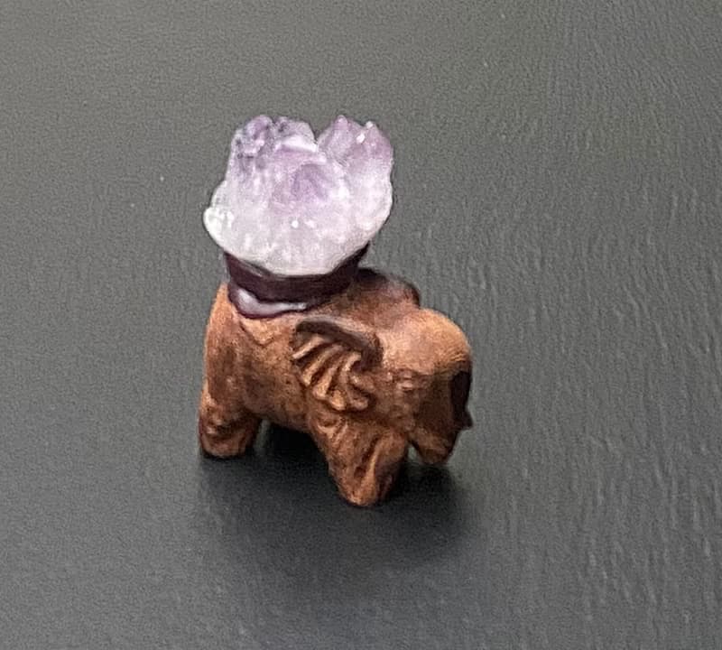 招財富貴-天然小寶石夢幻紫晶簇原木仿舊可愛象招財擺件 快速出貨