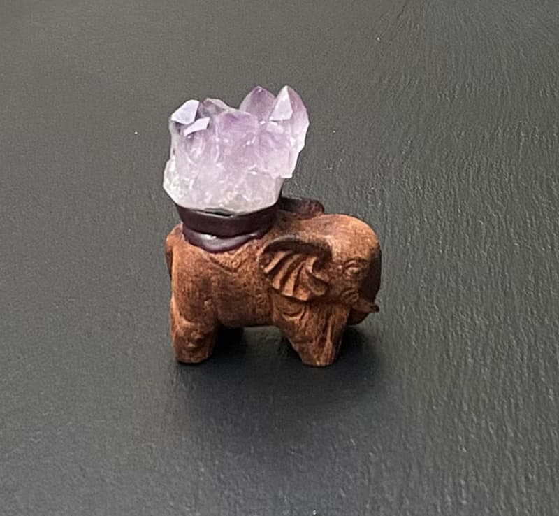 招財富貴-天然小寶石夢幻紫晶簇原木仿舊可愛象招財擺件 快速出貨