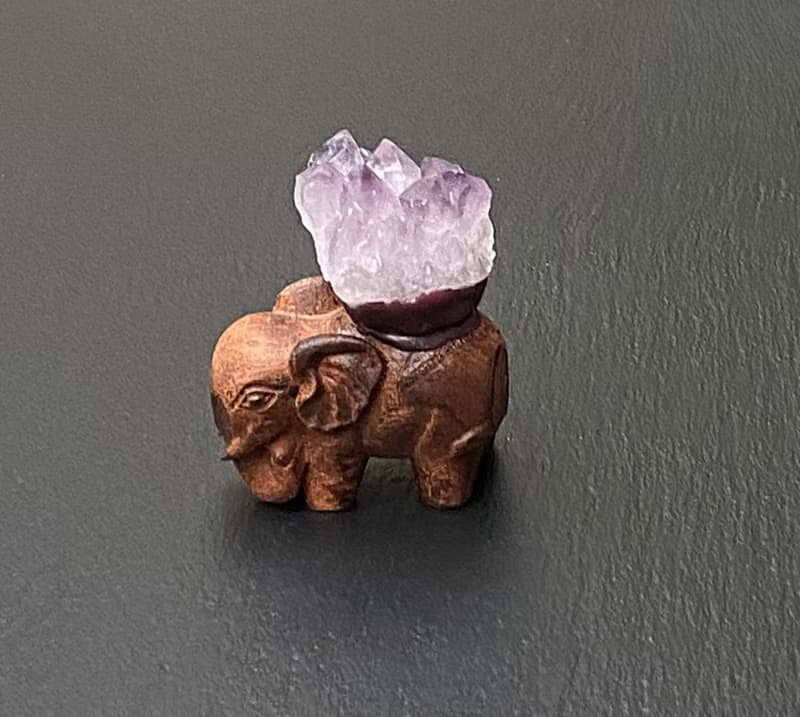 招財富貴-天然小寶石夢幻紫晶簇原木仿舊可愛象招財擺件 快速出貨