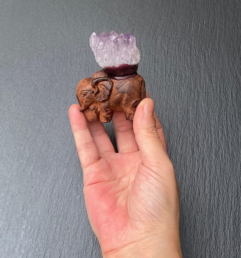 招財富貴-天然小寶石夢幻紫晶簇原木仿舊可愛象招財擺件 快速出貨