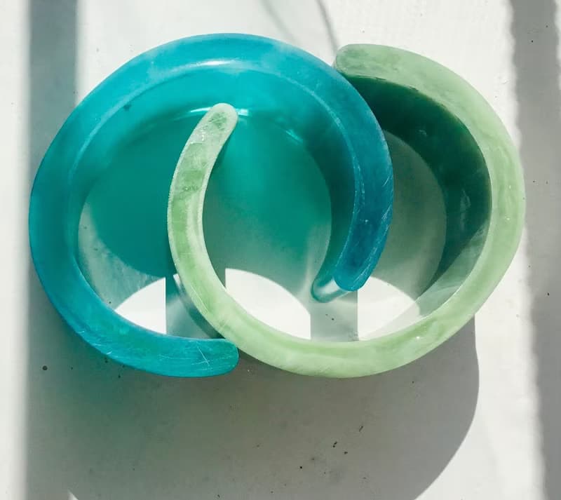 Set of 2 resin bracelets with watercolour effect,blue turquoise and green