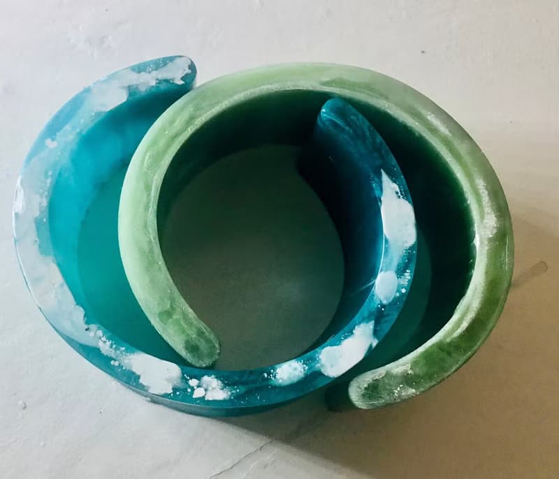 Set of 2 resin bracelets with watercolour effect,blue turquoise and green