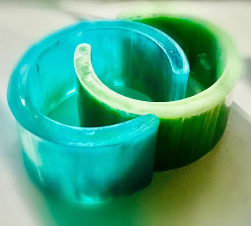 Set of 2 resin bracelets with watercolour effect,blue turquoise and green