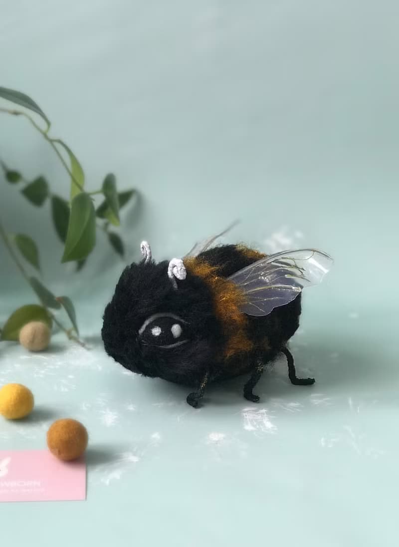 大黃蜂玩具 毛氈動物 蜜蜂寫實雕塑