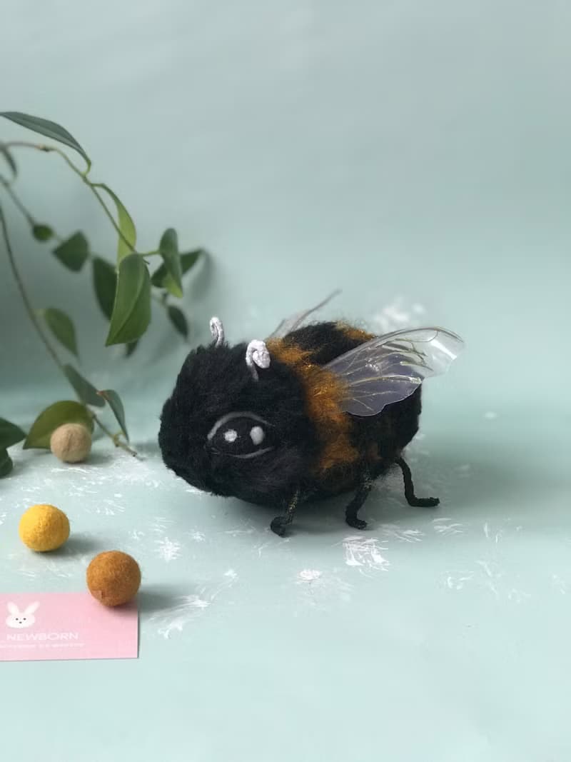 大黃蜂玩具 毛氈動物 蜜蜂寫實雕塑