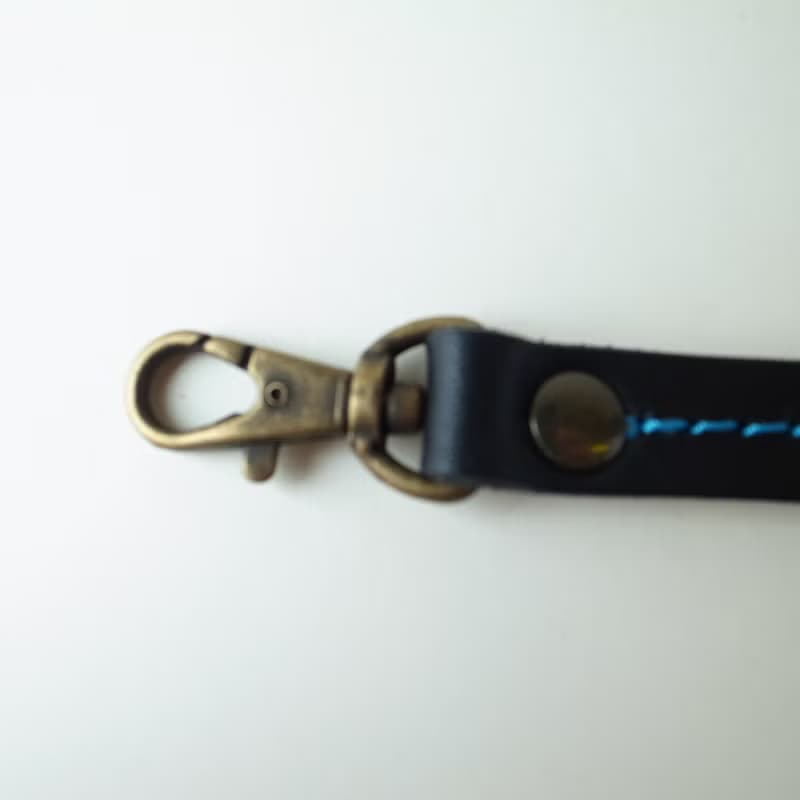 マルチショートストラップ / 通勤通学で活躍【革６色選択 / 無料でミシン糸カスタム可】 / 日本製 / ギフト対応 ac-11