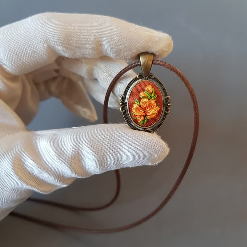 刺繡 珠寶 Ribbon embroidered pendant for her, yellow flower jewelry embroidery