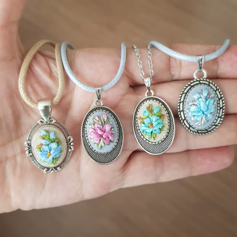 刺繡 珠寶 Ribbon embroidered pendant for her, yellow flower jewelry embroidery