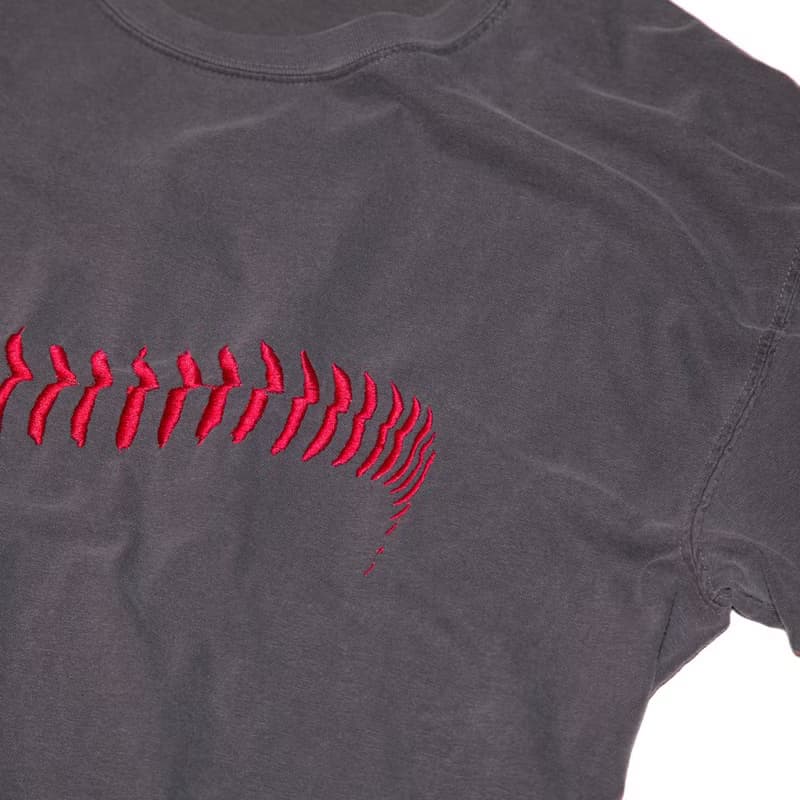 父の日のギフトに。野球のボール 刺しゅう Tシャツ　ユニセックスS〜XLサイズ　Tcollector
