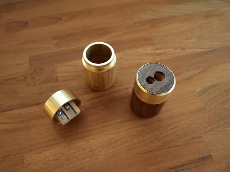Unic黃銅蓋原木銷筆器