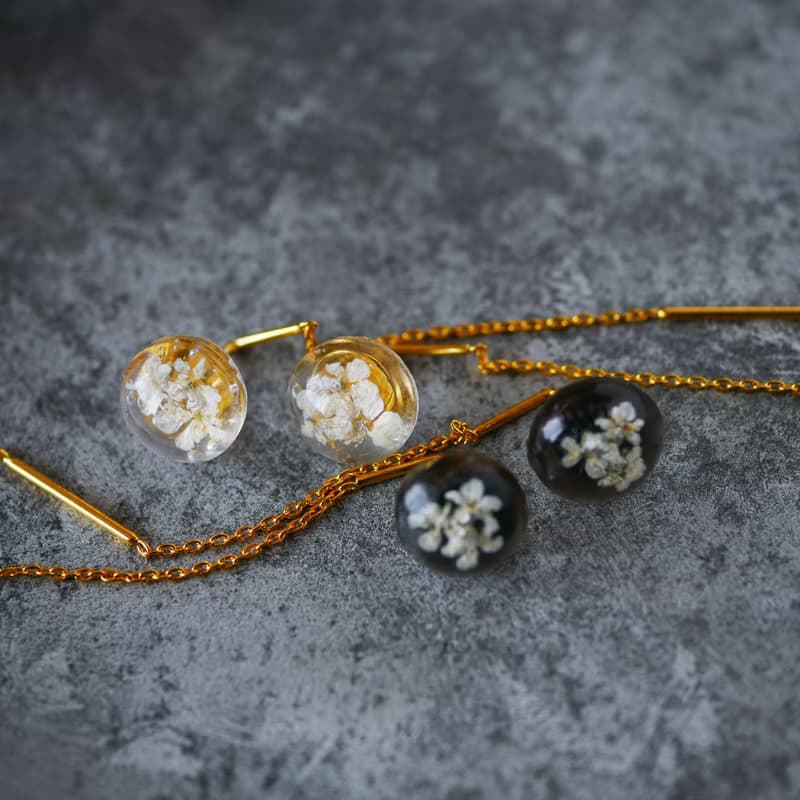 レースフラワーの押し花チェーンピアス/ロングピアス