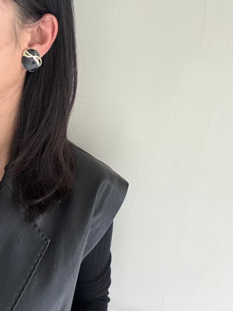 古董金色黑琺瑯縷空夾式耳環 C872