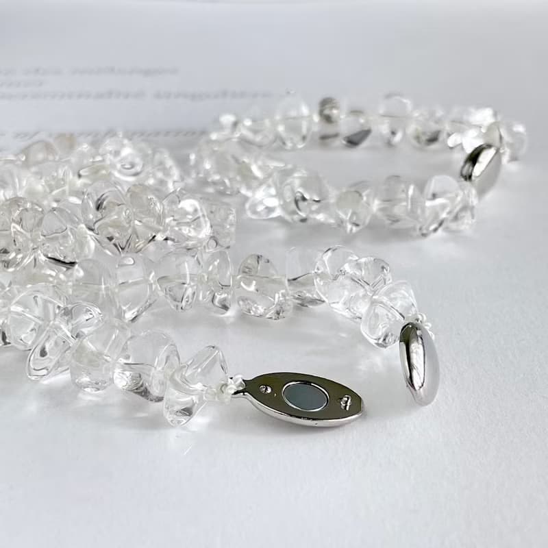 ロングにもなる  涼しげ水晶 ラフカットのネックレスとブレスレットのセット