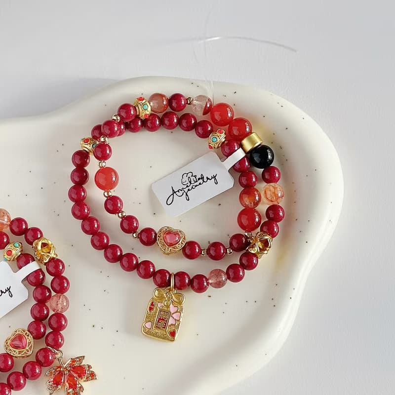 Amelia Jewelry丨逆風如解意丨血砂紅兔毛草莓晶膠花髮晶原創手鍊