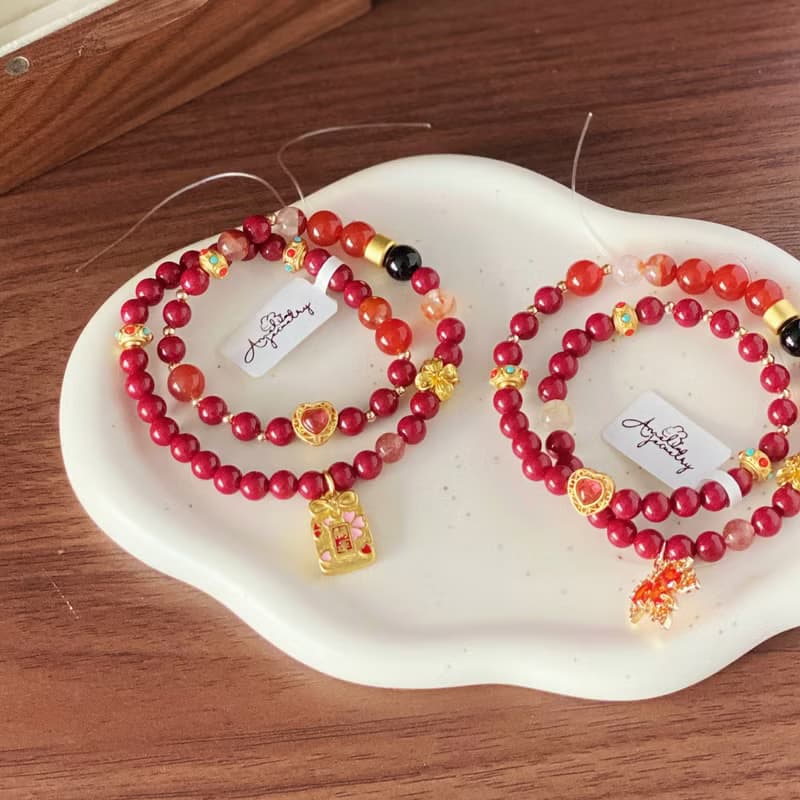 Amelia Jewelry丨逆風如解意丨血砂紅兔毛草莓晶膠花髮晶原創手鍊