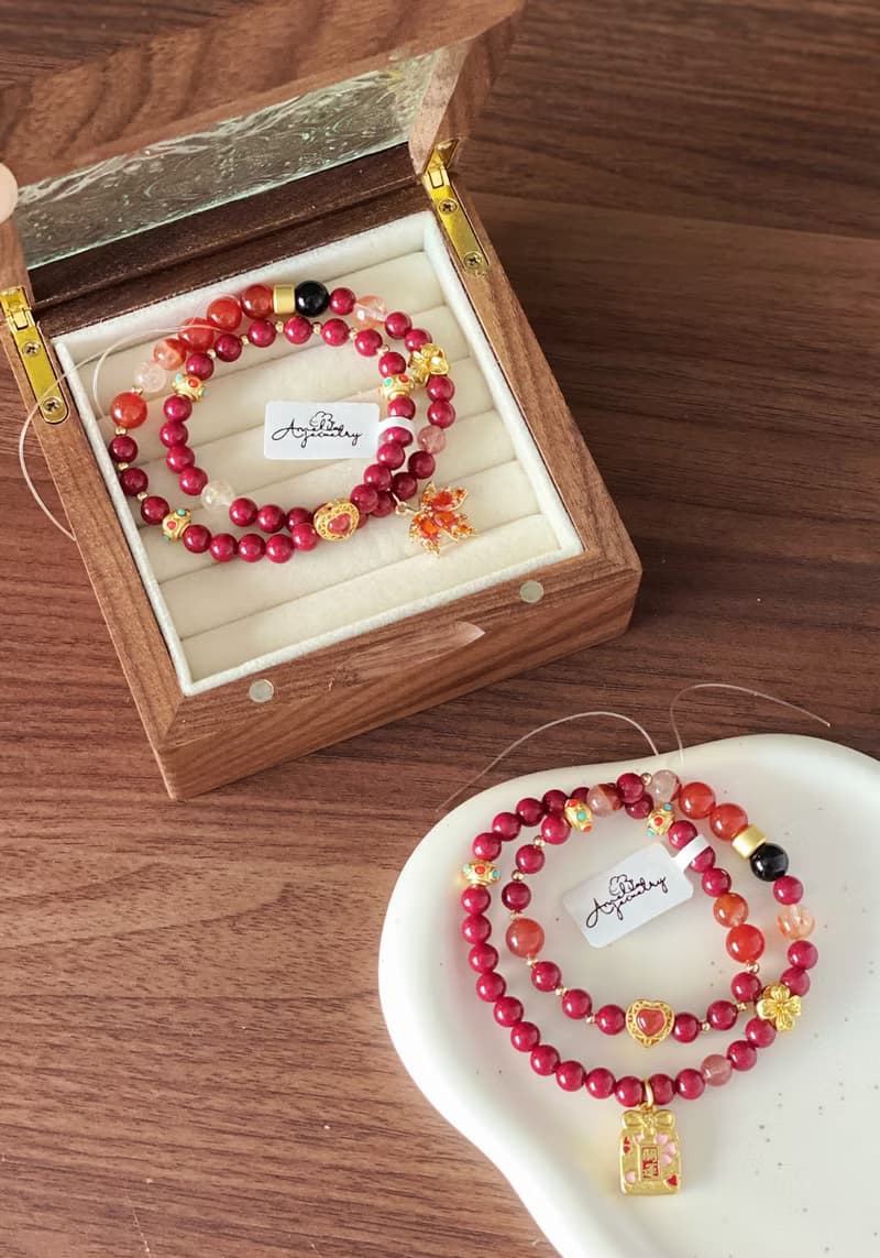 Amelia Jewelry丨逆風如解意丨血砂紅兔毛草莓晶膠花髮晶原創手鍊