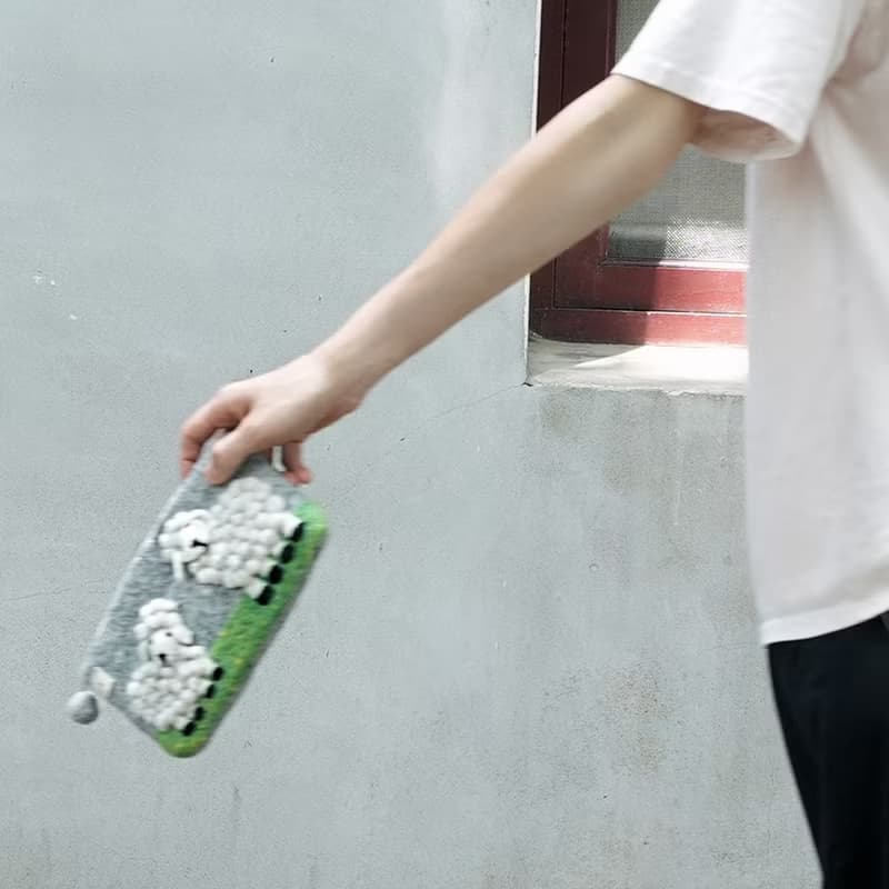 100% Wool 羊毛氈長形綿羊包_手機袋 _公平貿易