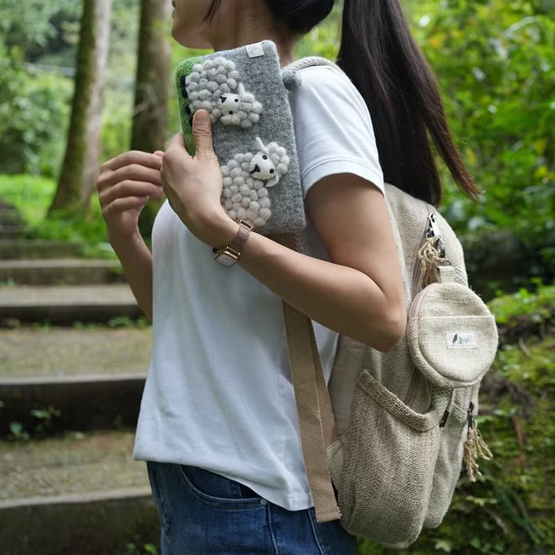 100% Wool 羊毛氈長形綿羊包_手機袋 _公平貿易